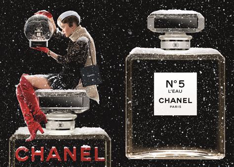 confezione natalizia chanel n5|La Magia Natalizia di Chanel: L'Iconico N°5 Si Rinnova per Le Feste.